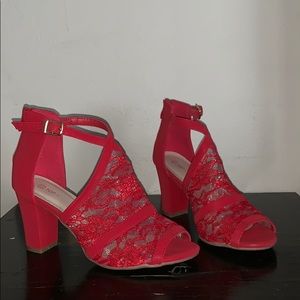 RED LACE HIGH HEELS